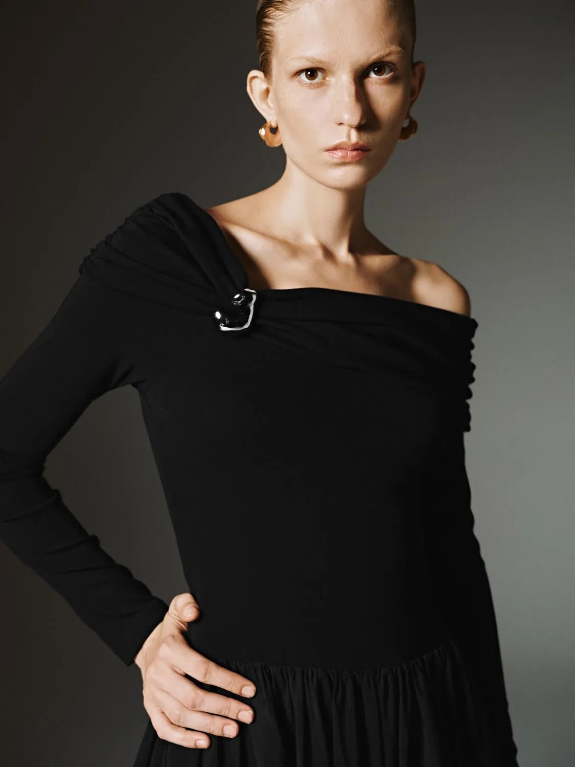 Off Shoulder A-Line Midi Dresses sold by Urban Revivo product image thumbnail 3