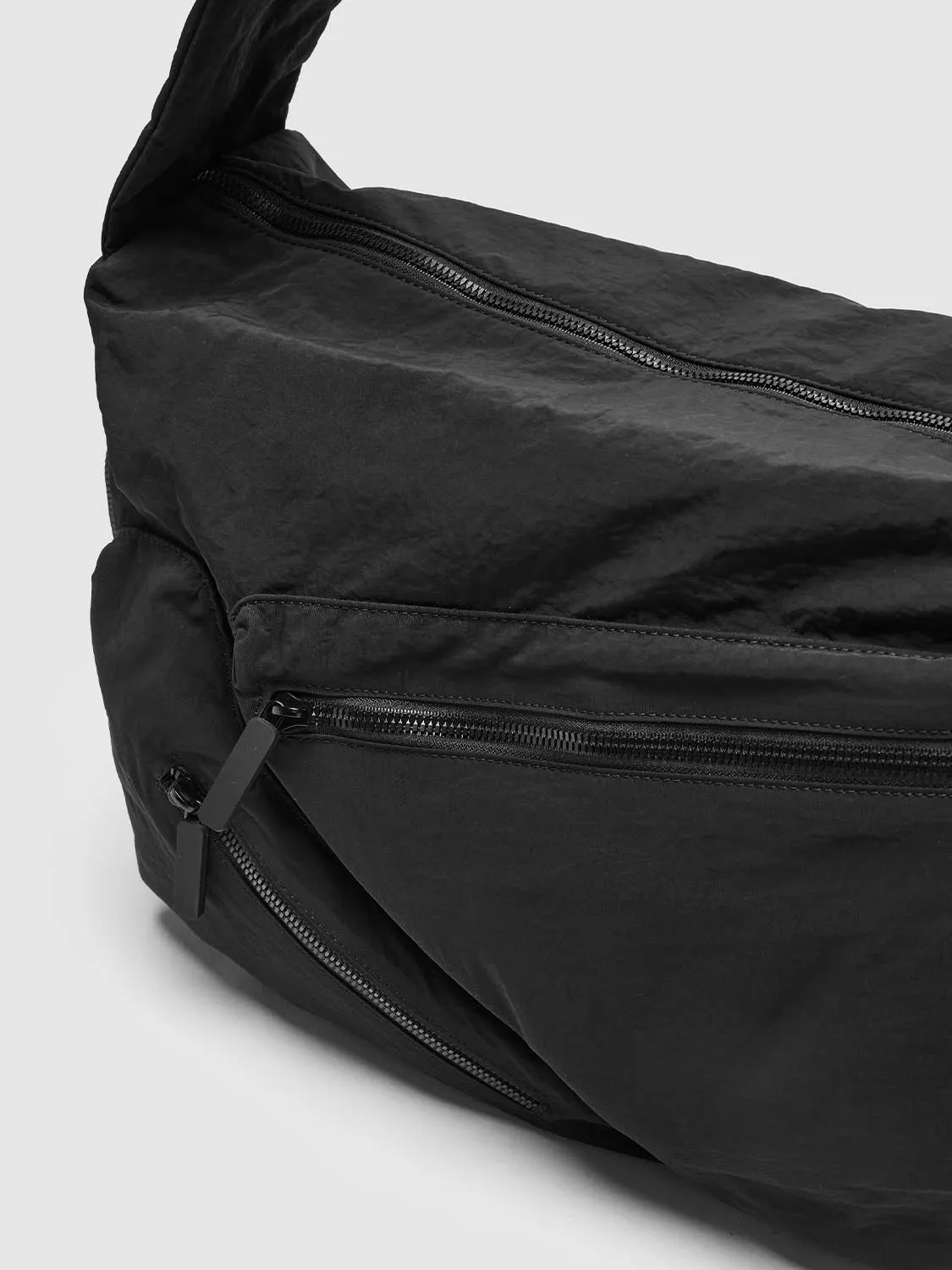 Multi Pockets Oversize Crossbody Bags sold by Urban Revivo product image thumbnail 4