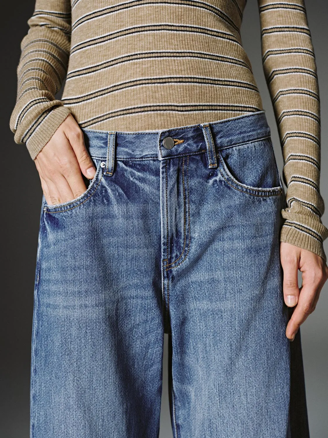 Oversize Flare Leg Jeans sold by Urban Revivo product image thumbnail 5