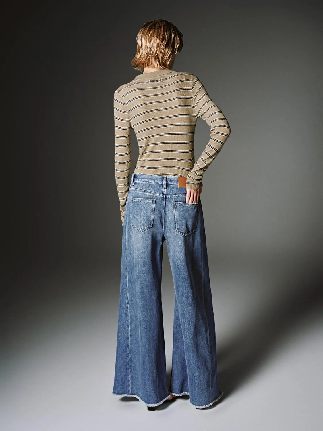 Oversize Flare Leg Jeans sold by Urban Revivo product image thumbnail 4