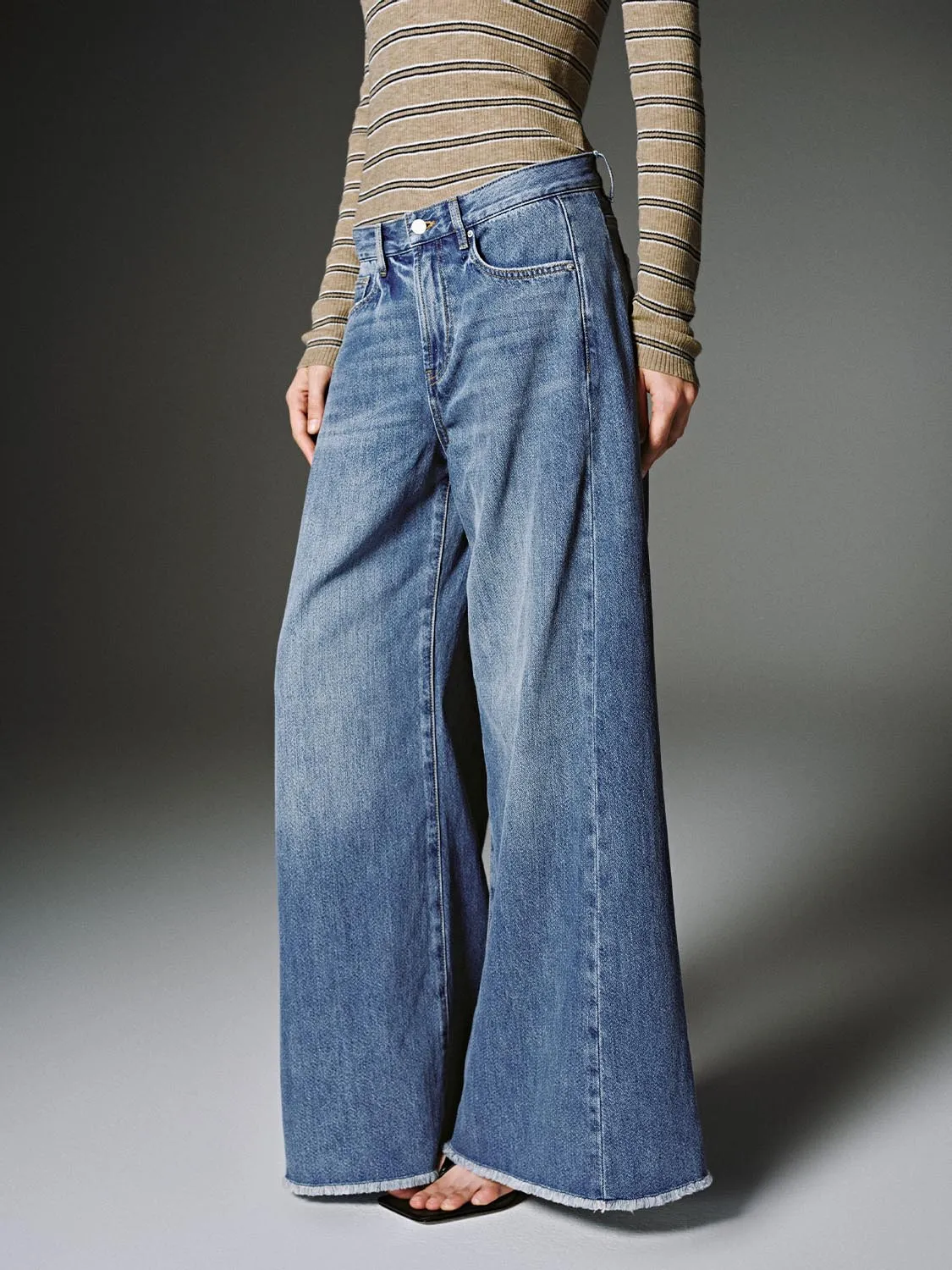 Oversize Flare Leg Jeans sold by Urban Revivo product image thumbnail 3