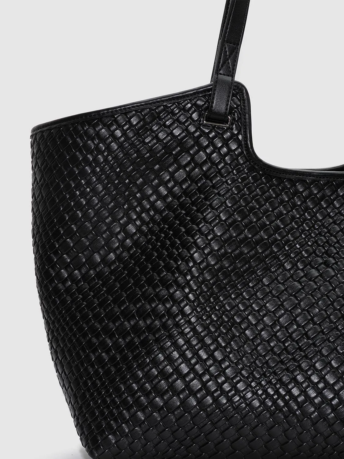 Striped Oversize Tote Shoulder Bags sold by Urban Revivo product image thumbnail 4