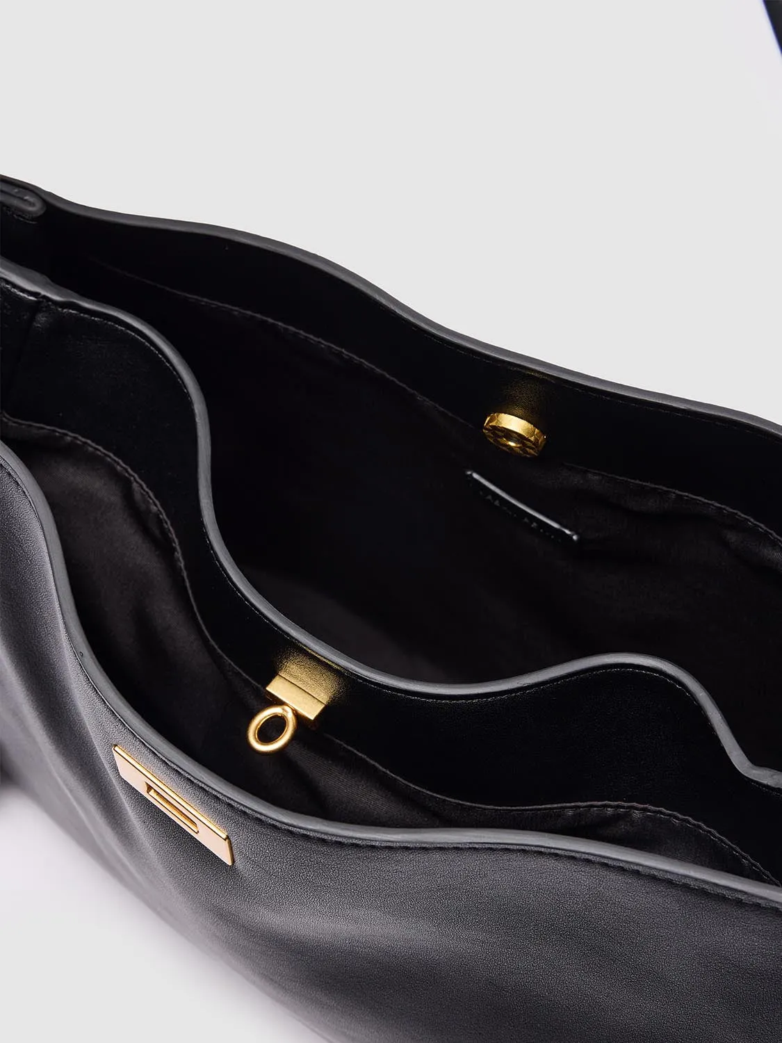 Vegan Leather Oversize Shoulder Bags sold by Urban Revivo product image thumbnail 4