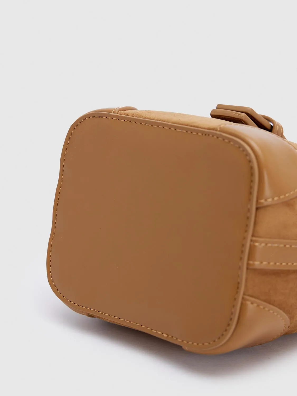 Fleece Trim Mini Bucket Bags sold by Urban Revivo product image thumbnail 4