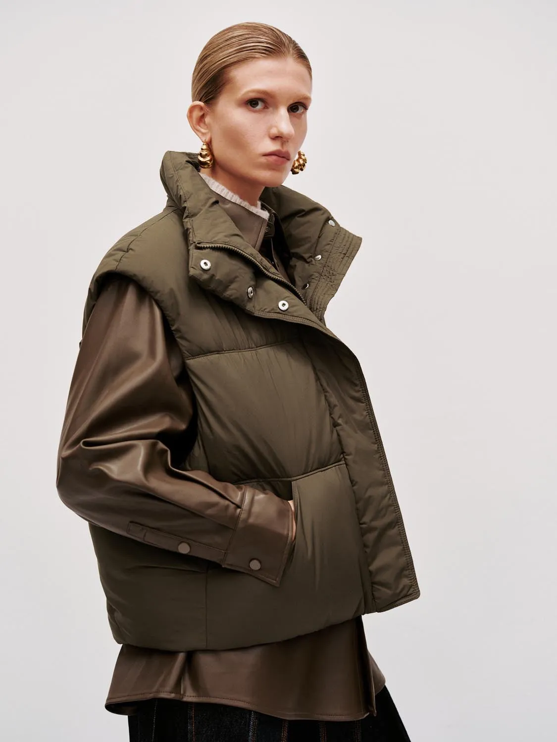 High Neck Quilted Puffer Vests sold by Urban Revivo product image thumbnail 2