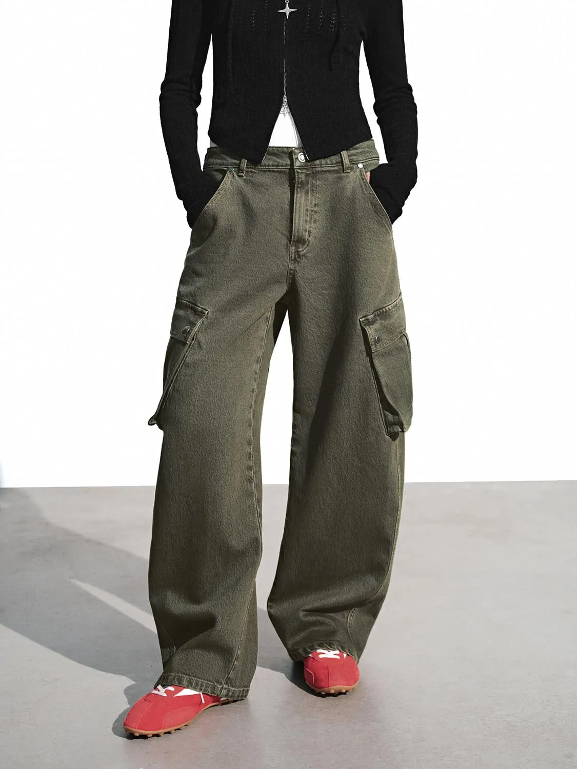 Flap Pockets Barrel Leg Jeans sold by Urban Revivo