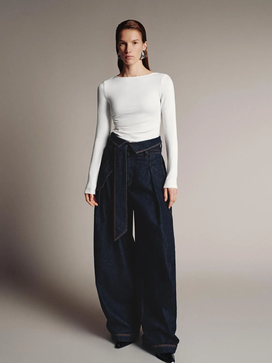 Ruched Long Flare Sleeve T-Shirts sold by Urban Revivo product image thumbnail 4