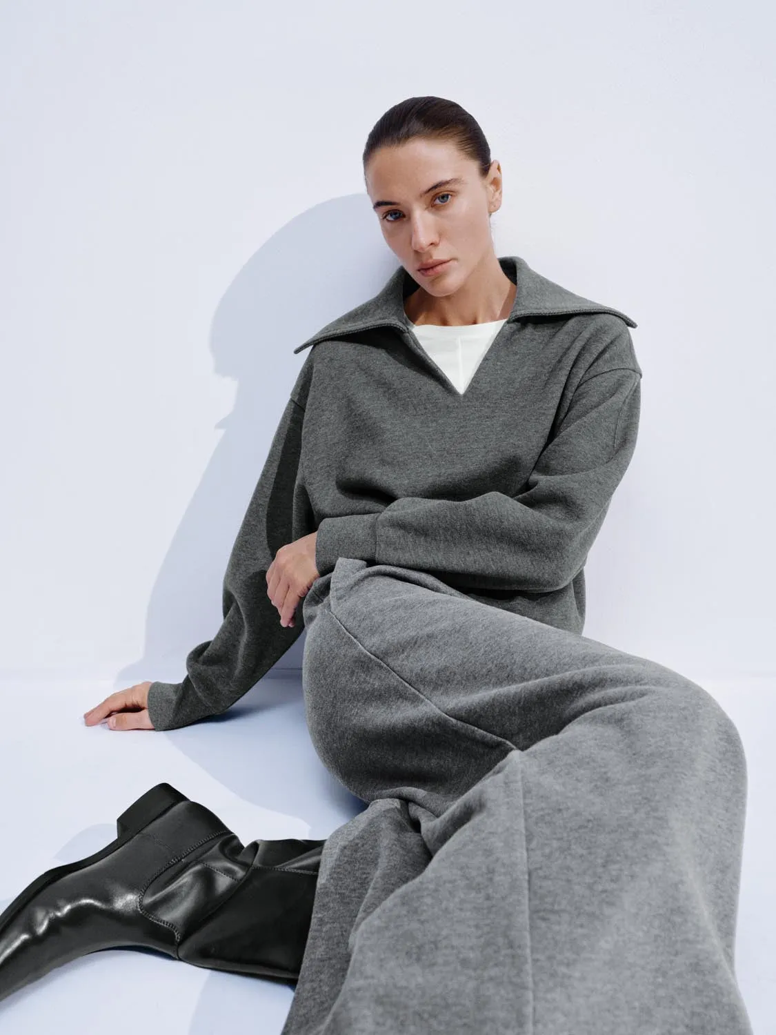 V-Neck Large Collar Sweatshirts sold by Urban Revivo product image thumbnail 3