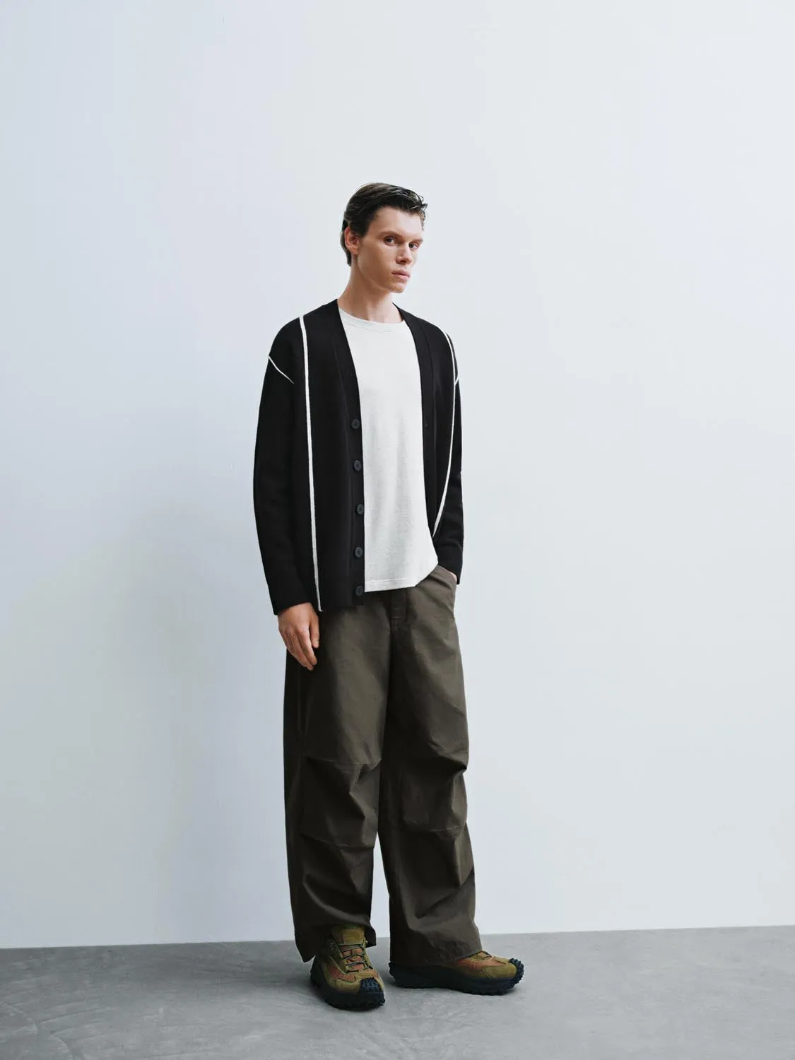 Contrast V-Neck Knitted Cardigans sold by Urban Revivo product image thumbnail 4