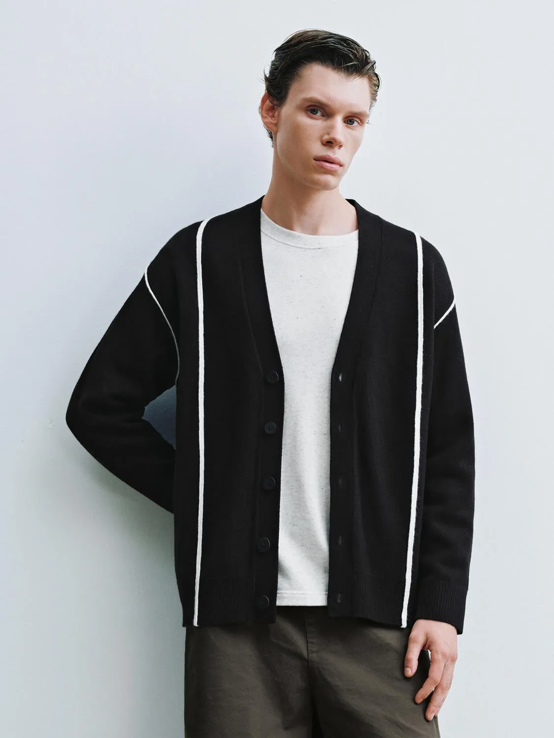 Contrast V-Neck Knitted Cardigans sold by Urban Revivo