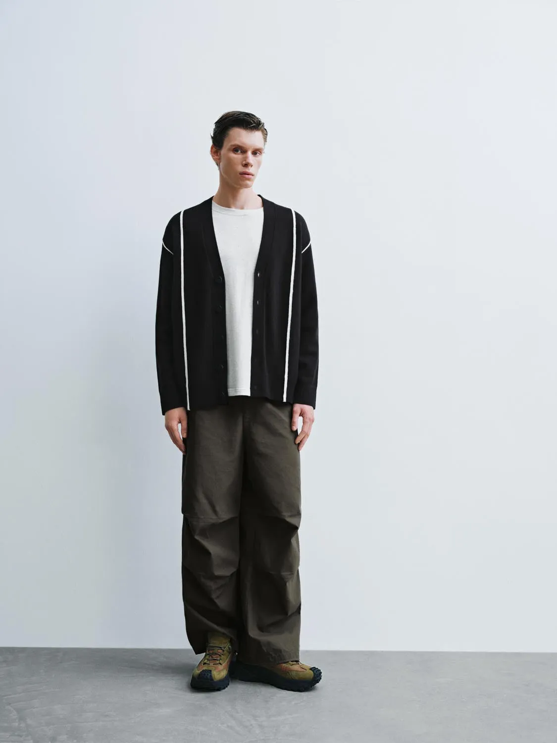 Contrast V-Neck Knitted Cardigans sold by Urban Revivo product image thumbnail 3