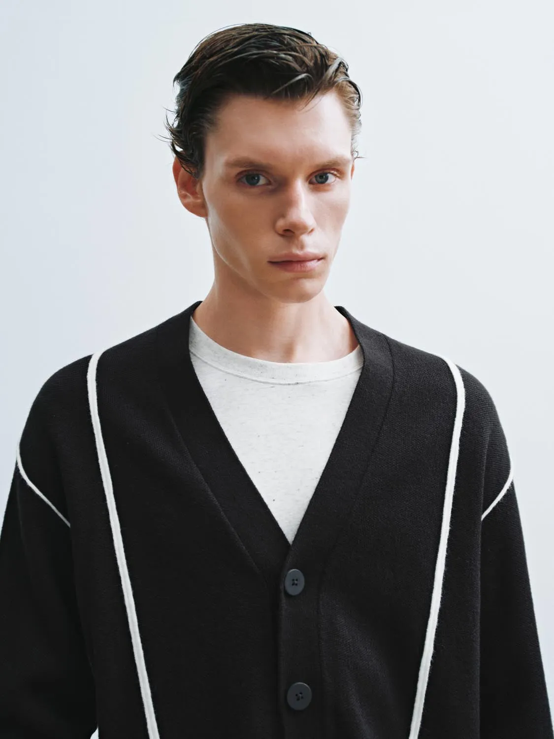 Contrast V-Neck Knitted Cardigans sold by Urban Revivo product image thumbnail 5