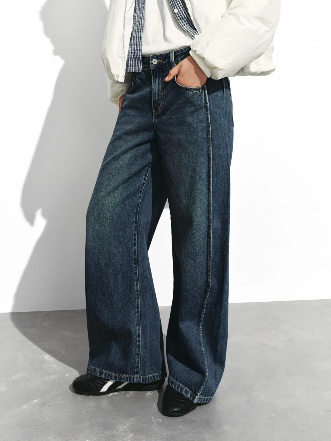 Gradient Barrel Leg Jeans sold by Urban Revivo product image thumbnail 3