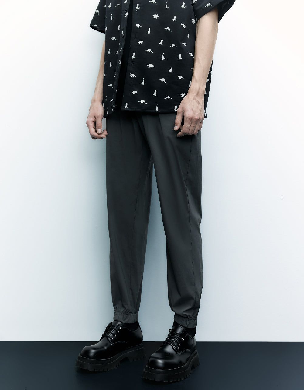 Low-Cut Uppers Jogger Pants sold by Urban Revivo product image thumbnail 4