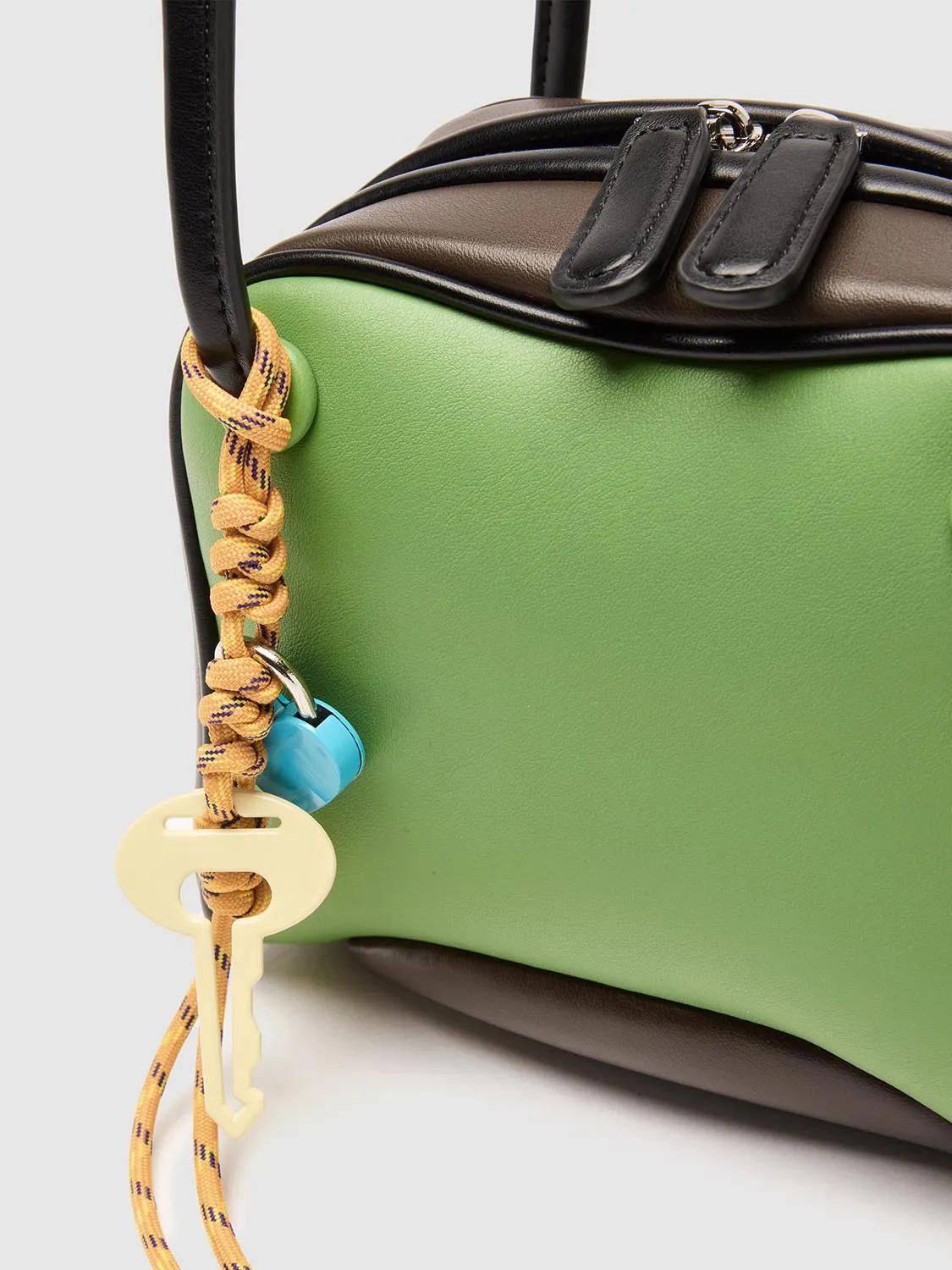 Contrast Shoulder Bowling Bags sold by Urban Revivo product image thumbnail 5