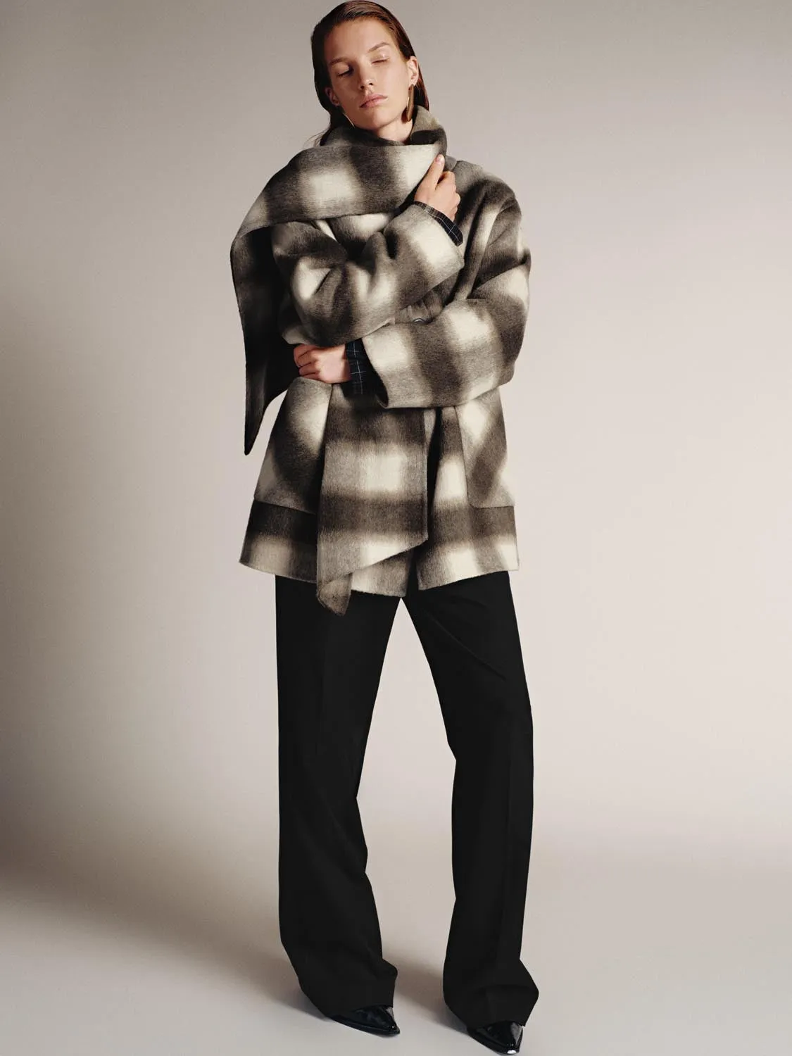 Oversize Scarf Neck Wool Blend Check Coats sold by Urban Revivo product image thumbnail 4