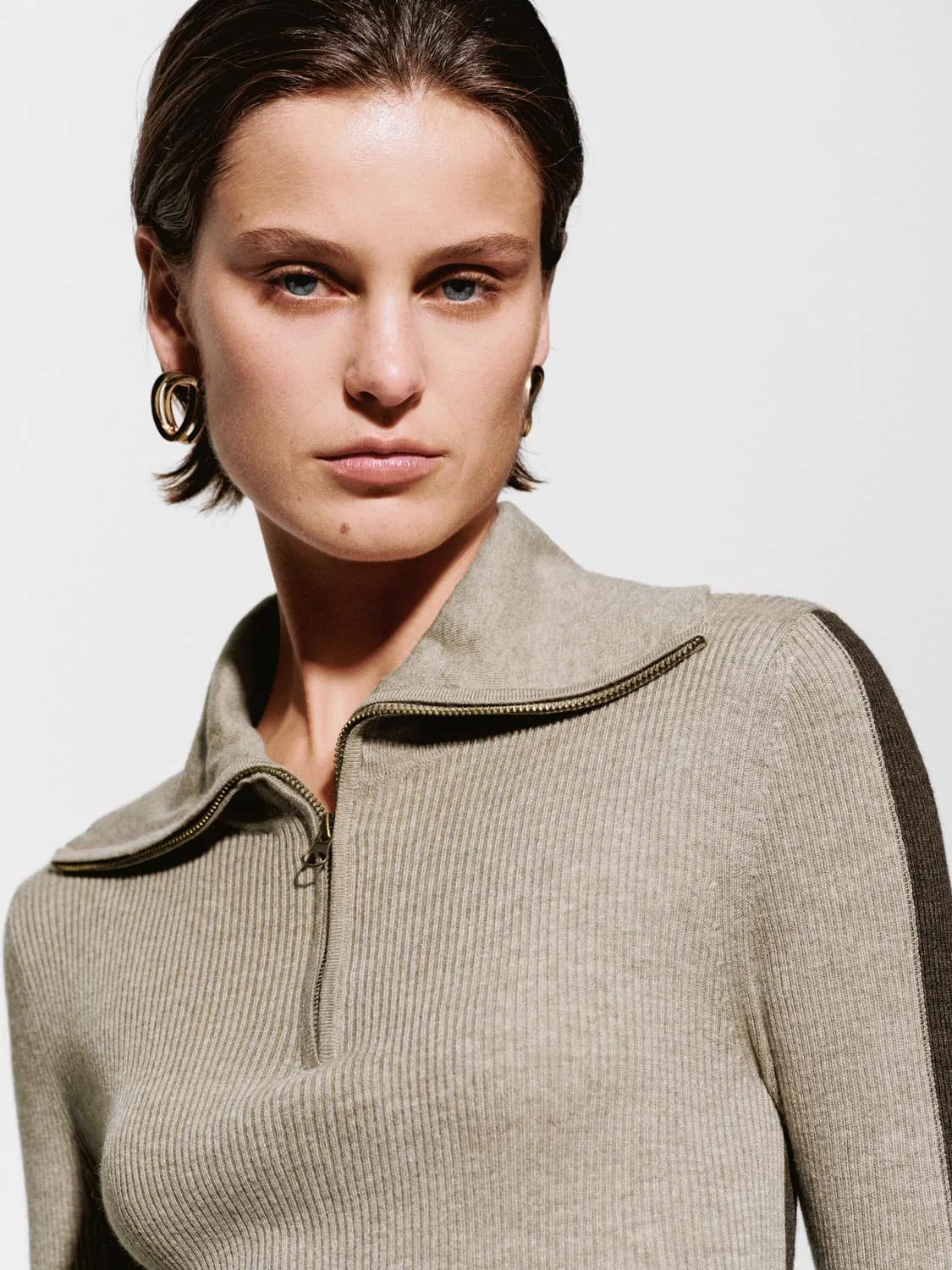 Contrast Polo Neck Long Sleeve Knitted T-Shirts sold by Urban Revivo product image thumbnail 3