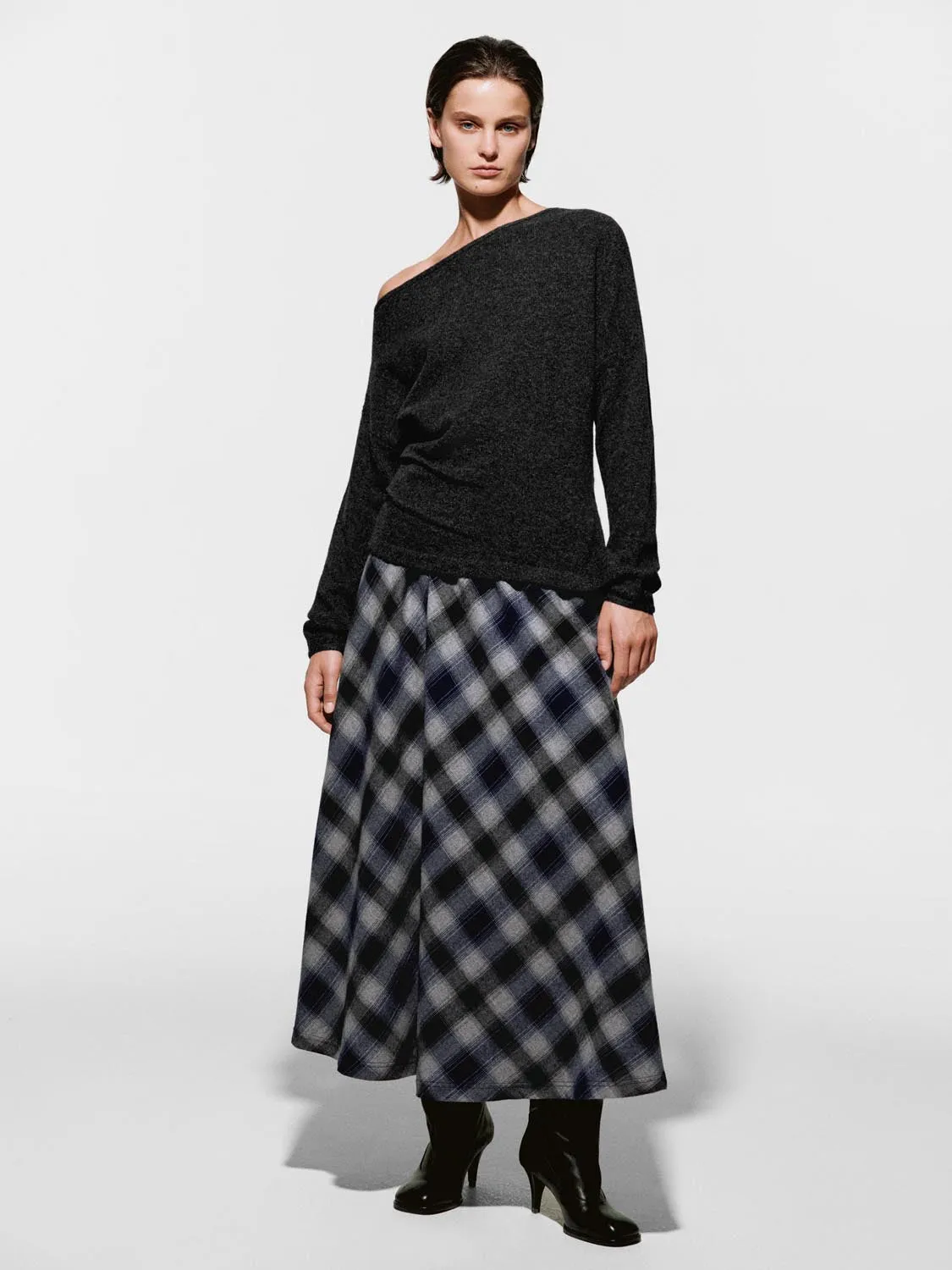 Single Shoulder Long Sleeve Knitted T-Shirts sold by Urban Revivo product image thumbnail 5