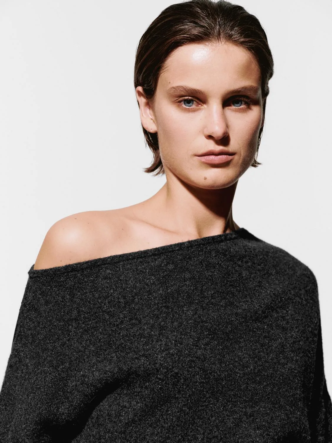 Single Shoulder Long Sleeve Knitted T-Shirts sold by Urban Revivo product image thumbnail 3