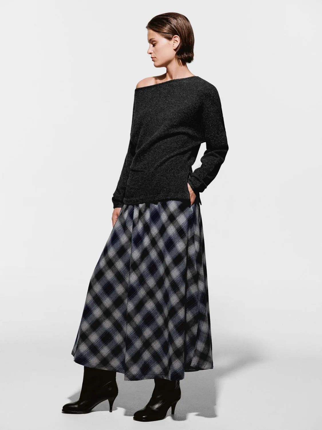 Single Shoulder Long Sleeve Knitted T-Shirts sold by Urban Revivo product image thumbnail 4