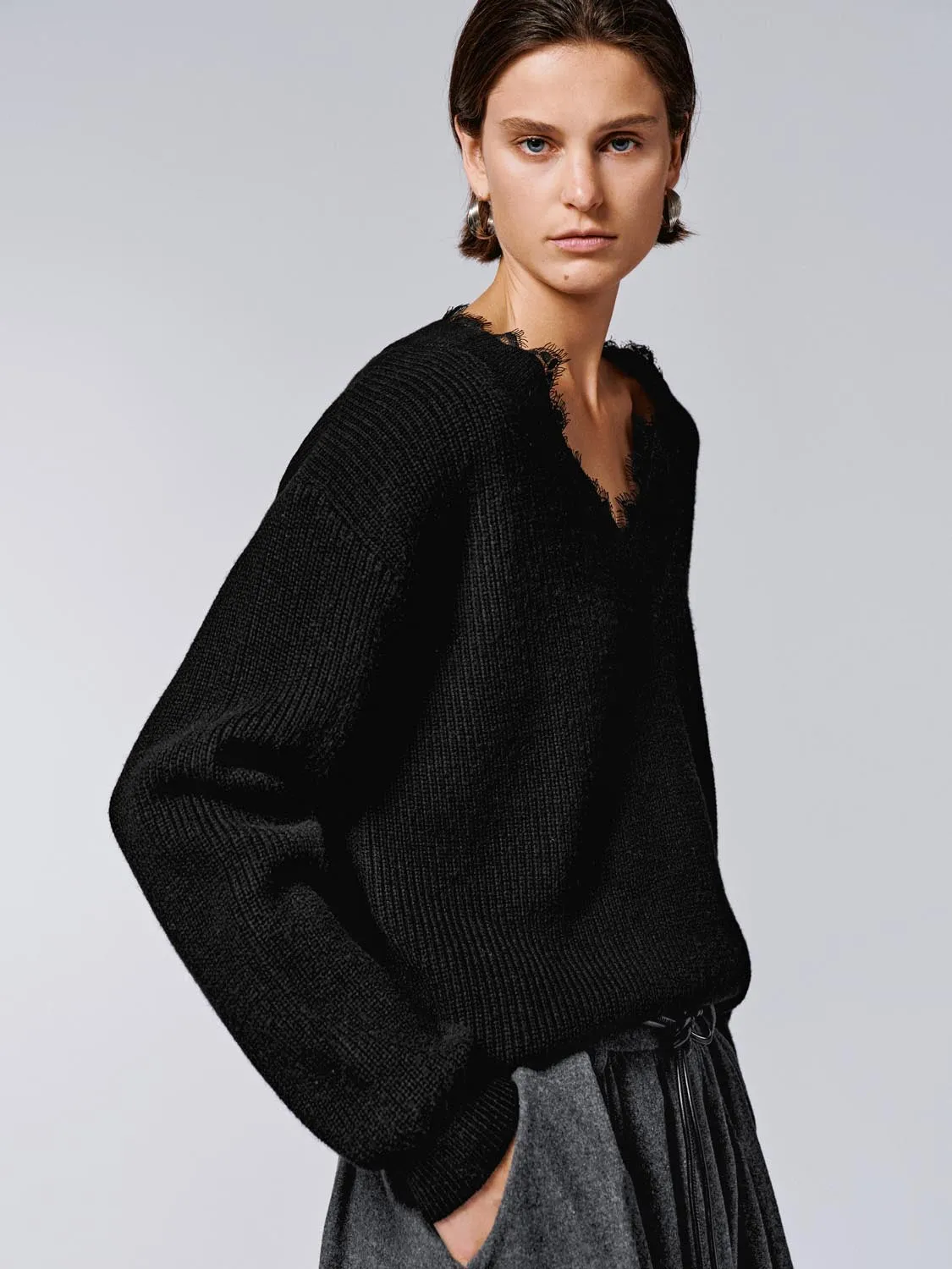 Lace Trim V-Neck Long Sleeve Knitted T-Shirts sold by Urban Revivo product image thumbnail 2