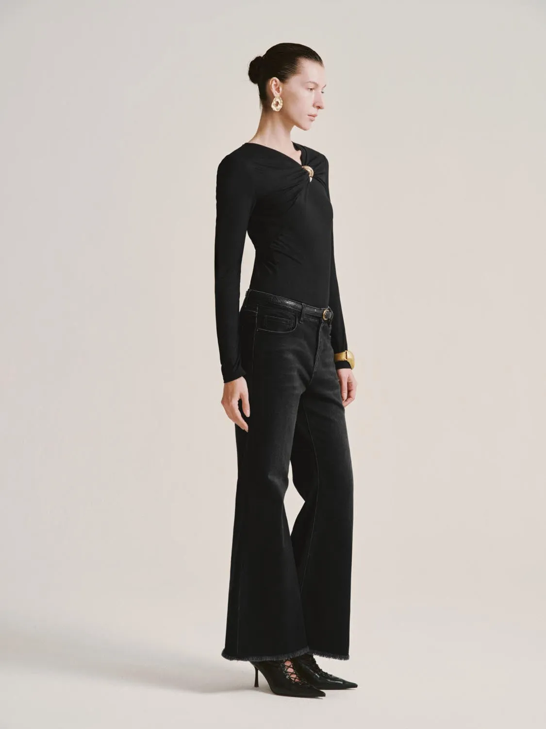 Knot Front Asymmetric Slim Long Sleeve T-Shirt sold by Urban Revivo product image thumbnail 5