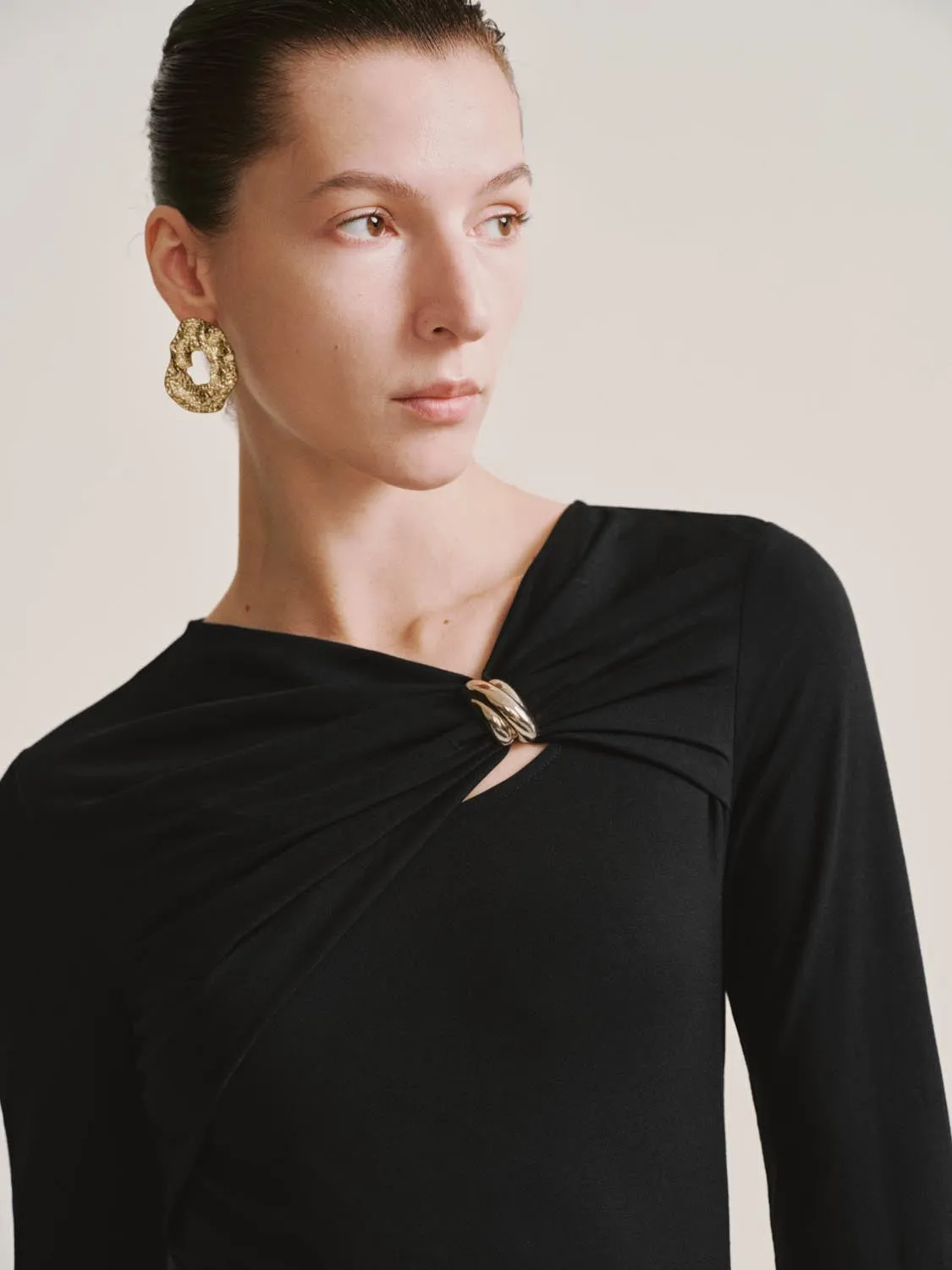 Knot Front Asymmetric Slim Long Sleeve T-Shirt sold by Urban Revivo product image thumbnail 3