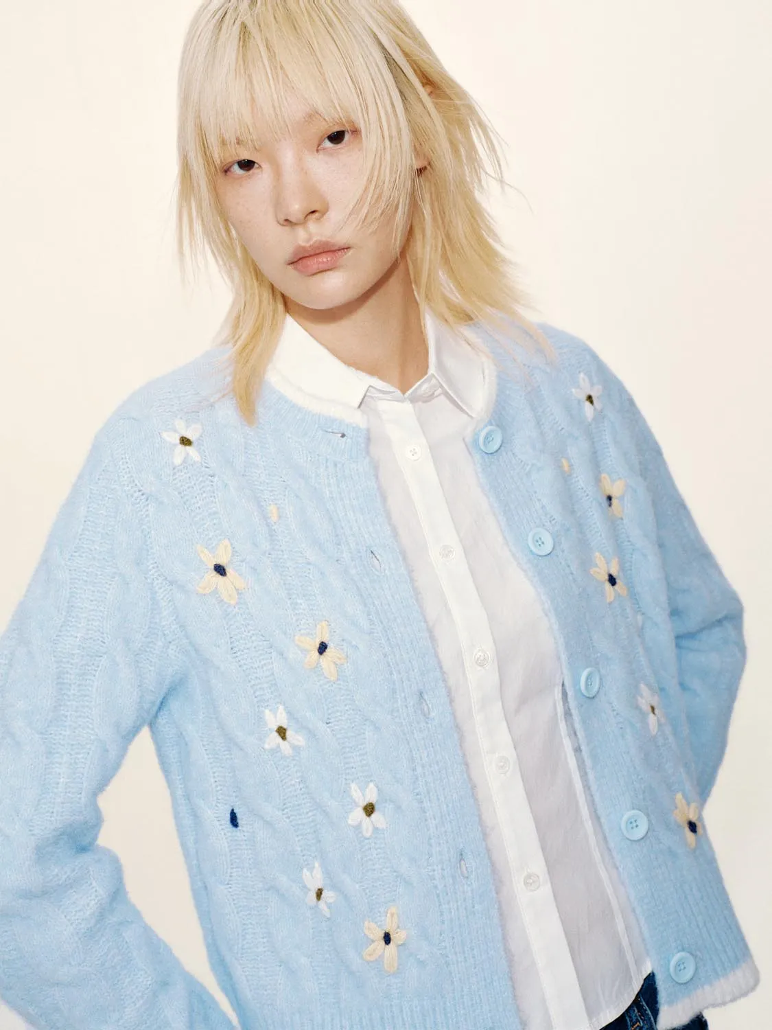 Contrast Trim Flower Embroidered Cardigan sold by Urban Revivo product image thumbnail 3