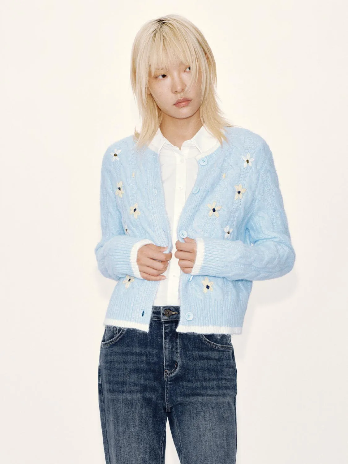 Contrast Trim Flower Embroidered Cardigan sold by Urban Revivo