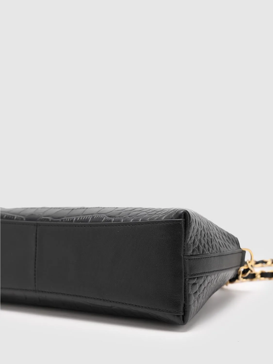 Chain Detail Shoulder Crossbody Bags sold by Urban Revivo product image thumbnail 5
