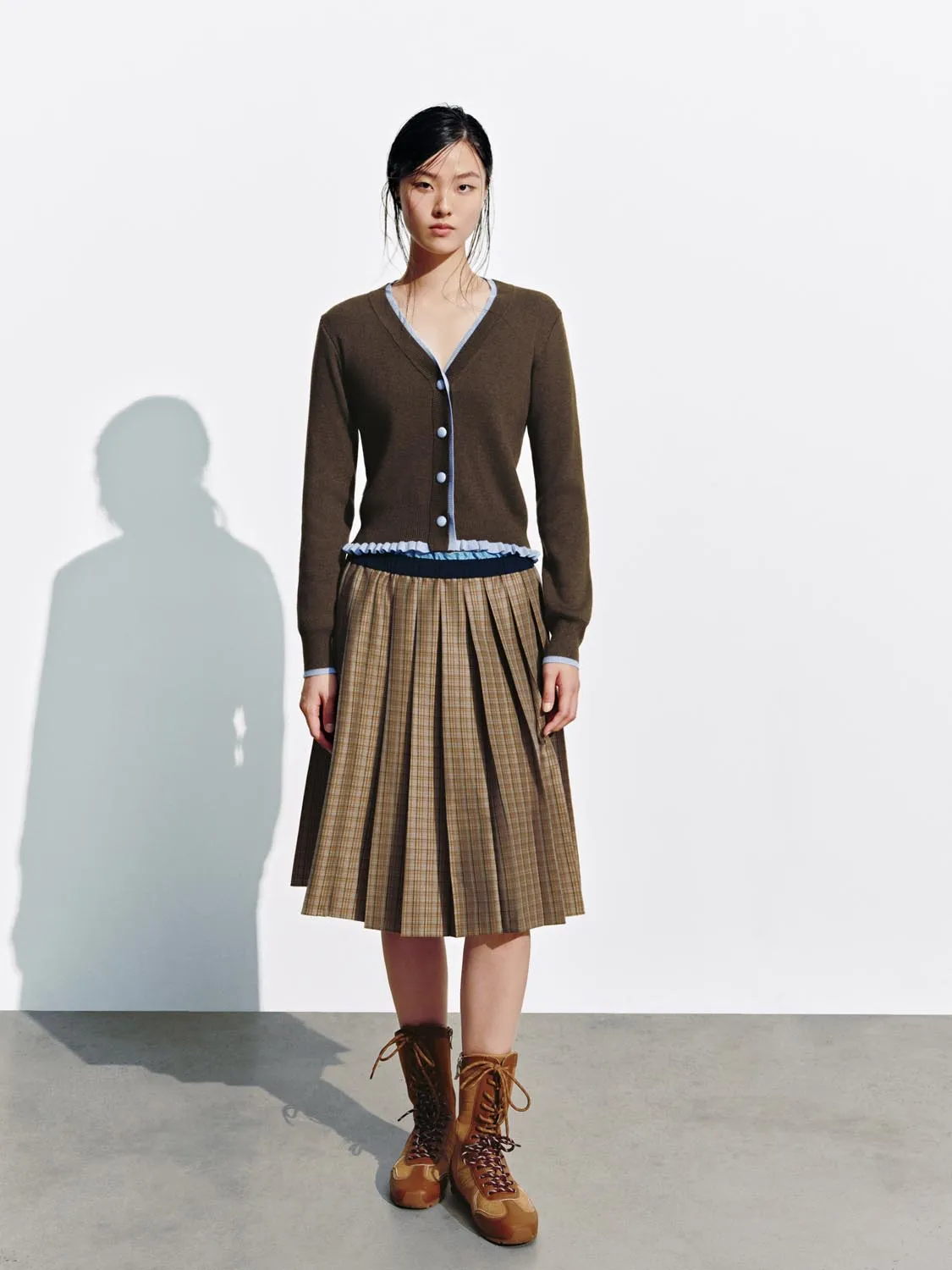 Contrast Trim V-Neck Knitted Cardigans sold by Urban Revivo product image thumbnail 4