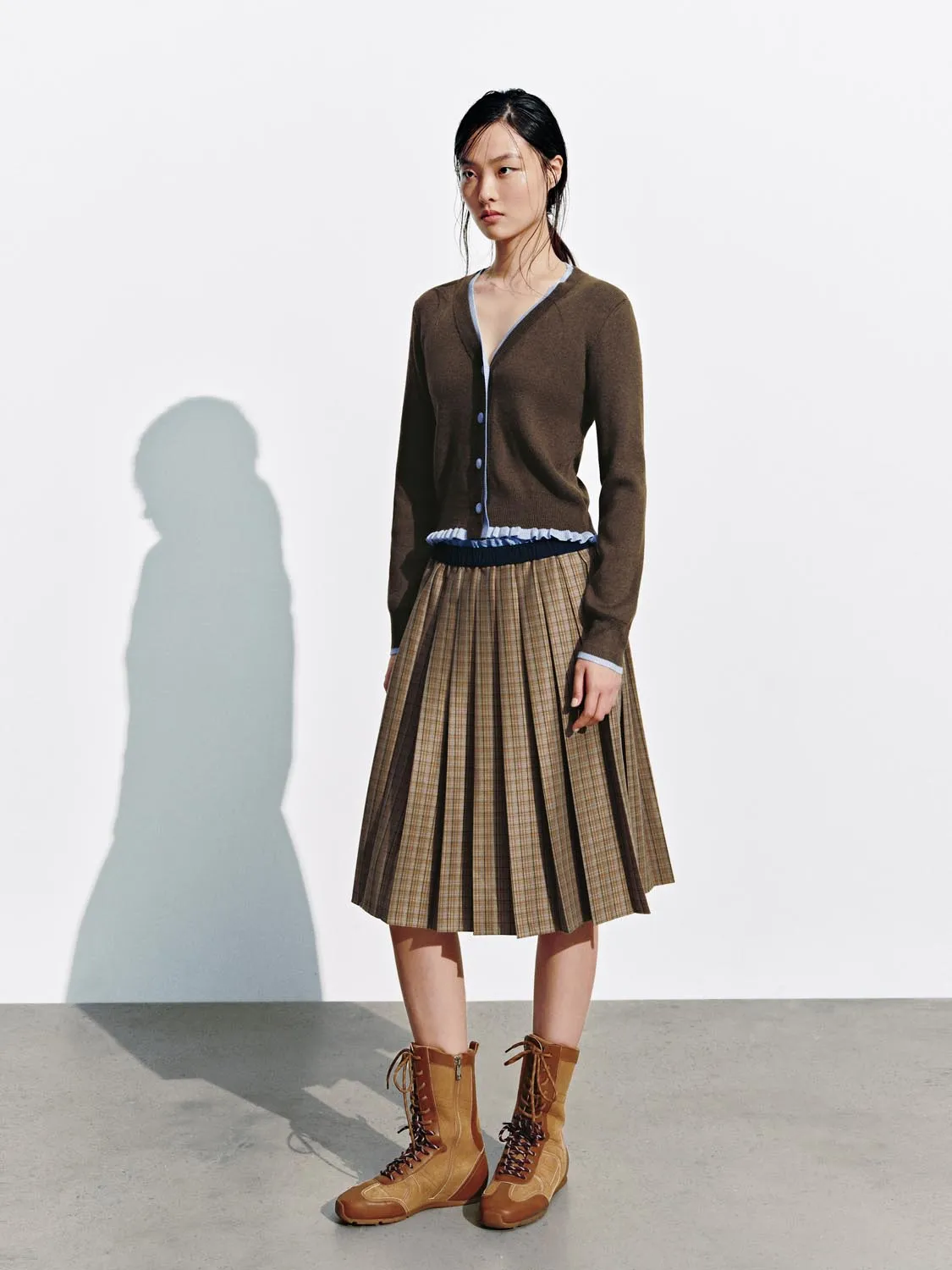 Contrast Trim V-Neck Knitted Cardigans sold by Urban Revivo product image thumbnail 5