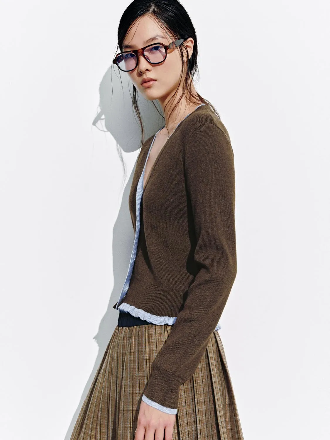 Contrast Trim V-Neck Knitted Cardigans sold by Urban Revivo product image thumbnail 2