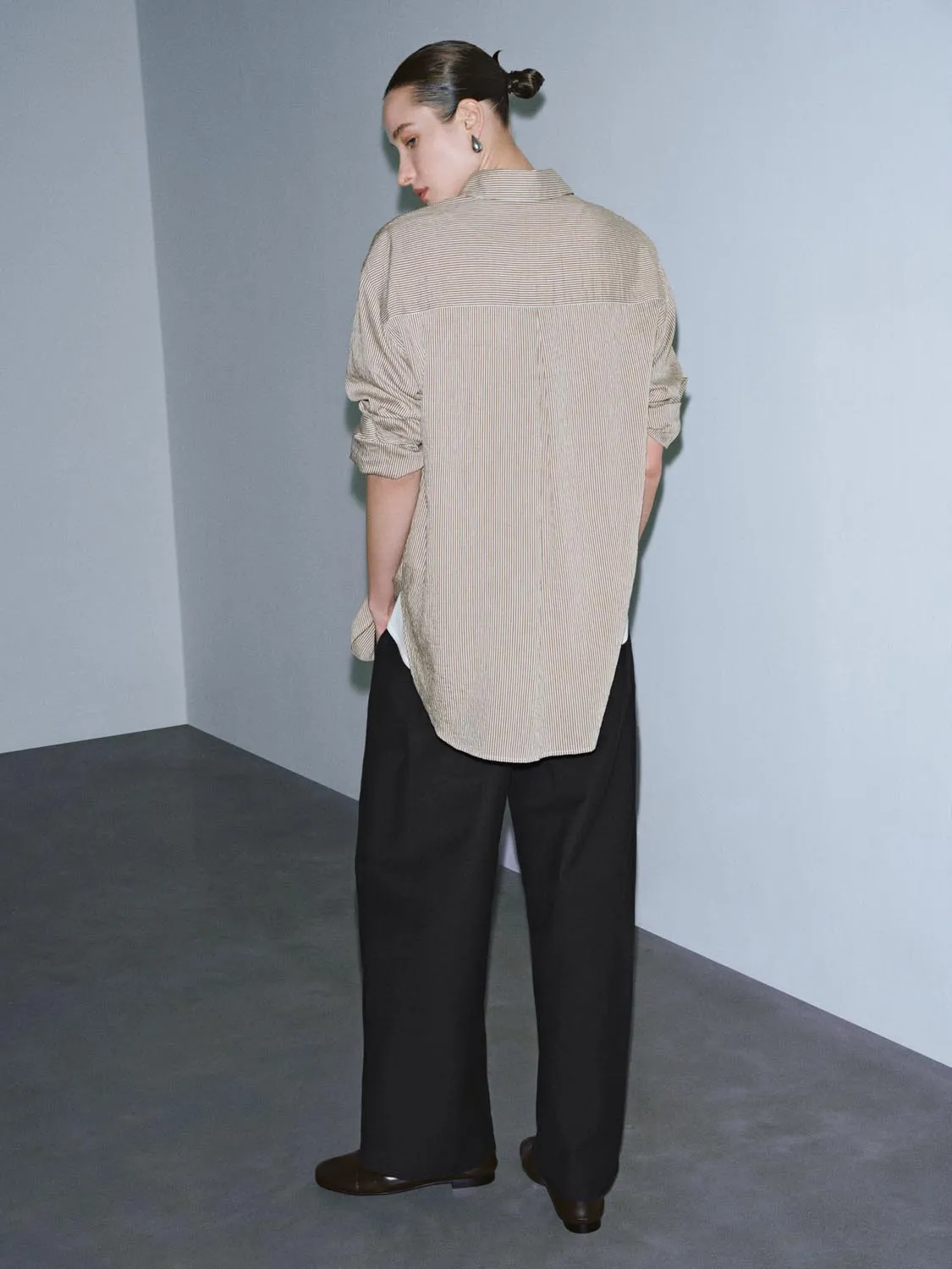 Solid Barrel Leg Pants sold by Urban Revivo product image thumbnail 4