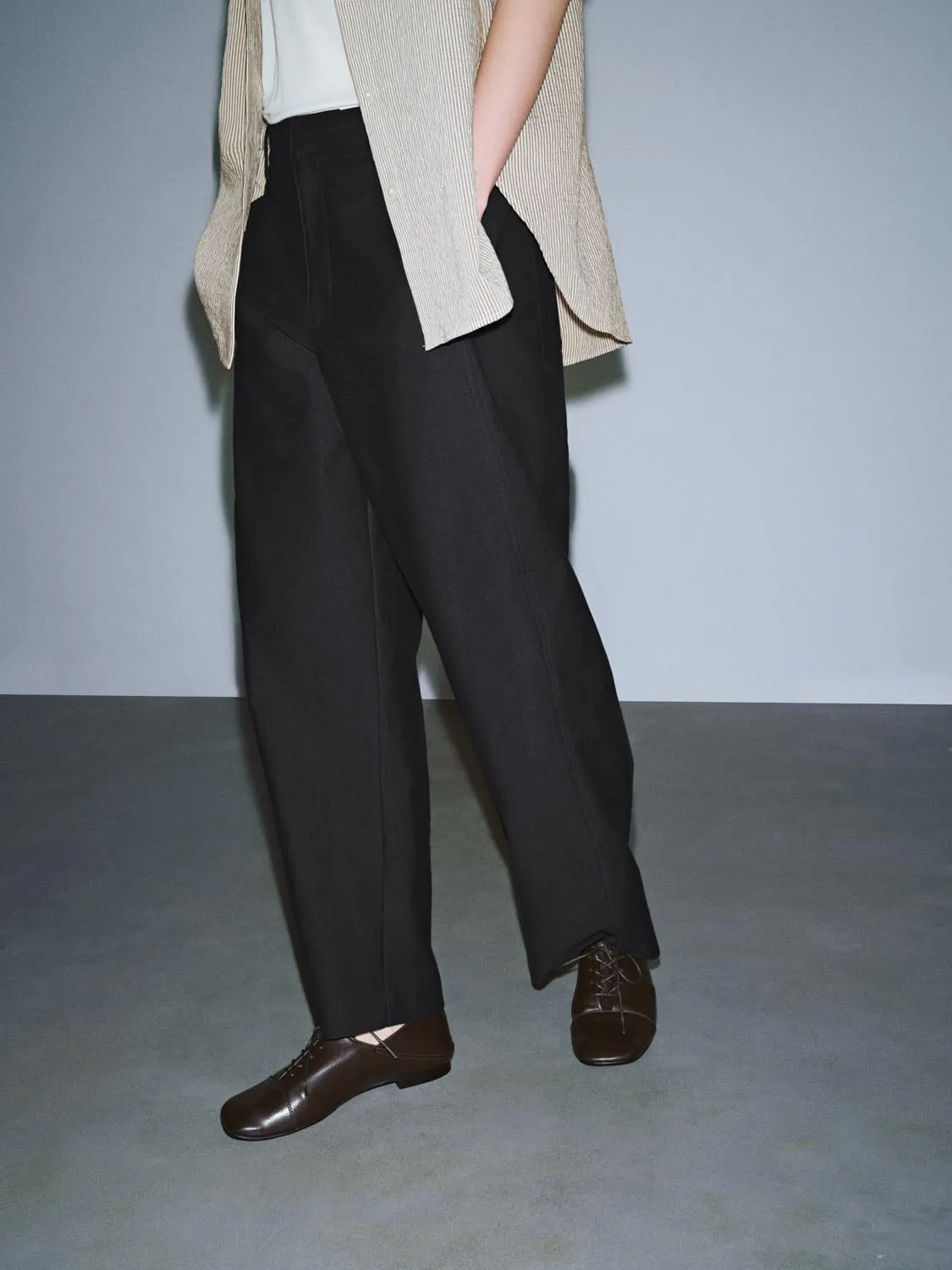 Solid Barrel Leg Pants sold by Urban Revivo product image thumbnail 3