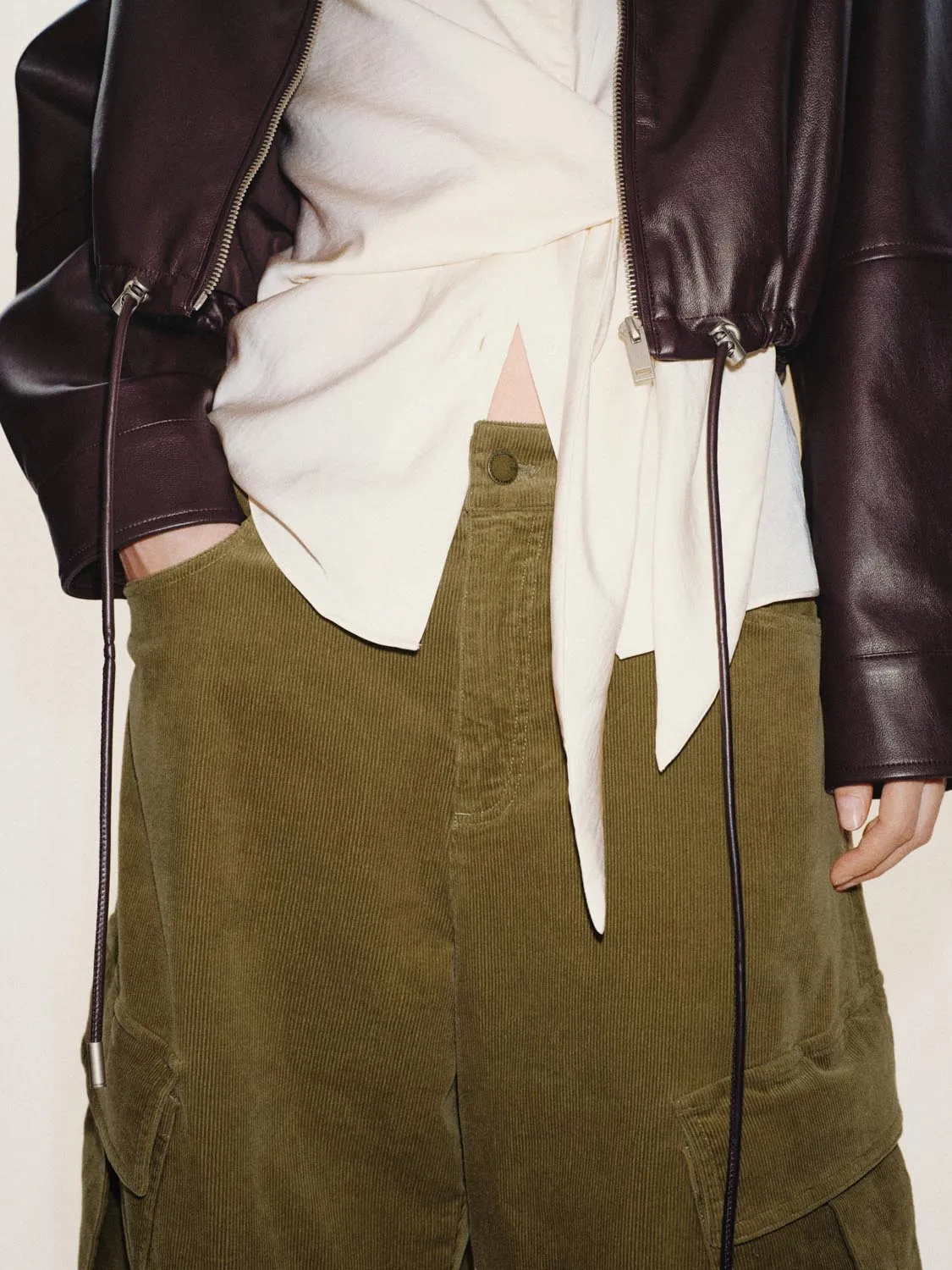 Flap Pocket Cargo Barrel Leg Pants sold by Urban Revivo product image thumbnail 5