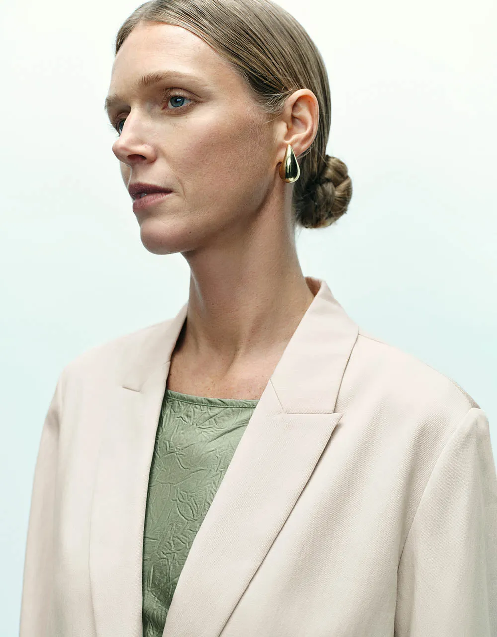 Tailored Peak Lapel Blazer sold by Urban Revivo product image thumbnail 4