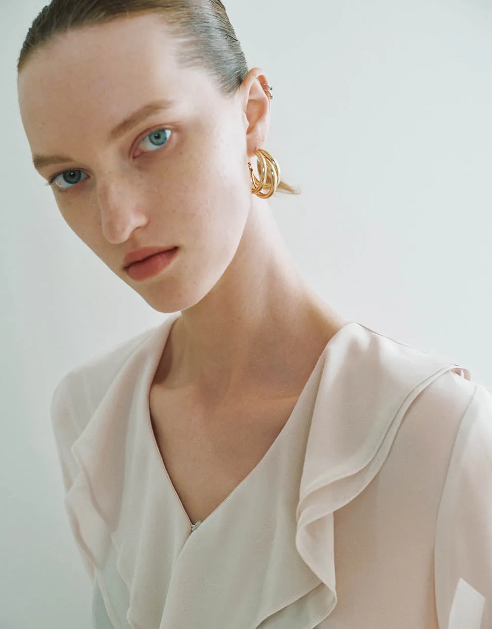 Ruffle V-Neck Straight Shirt sold by Urban Revivo product image thumbnail 4