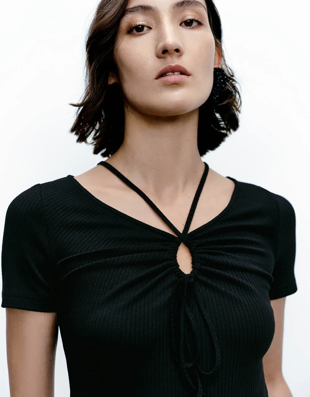 O-Ring V-Neck Skinny T-Shirt sold by Urban Revivo product image thumbnail 4