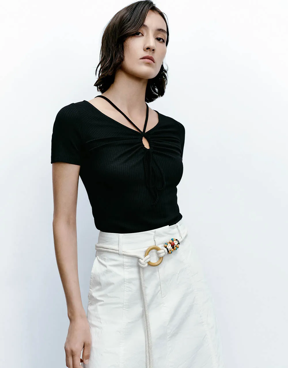 O-Ring V-Neck Skinny T-Shirt sold by Urban Revivo product image thumbnail 3