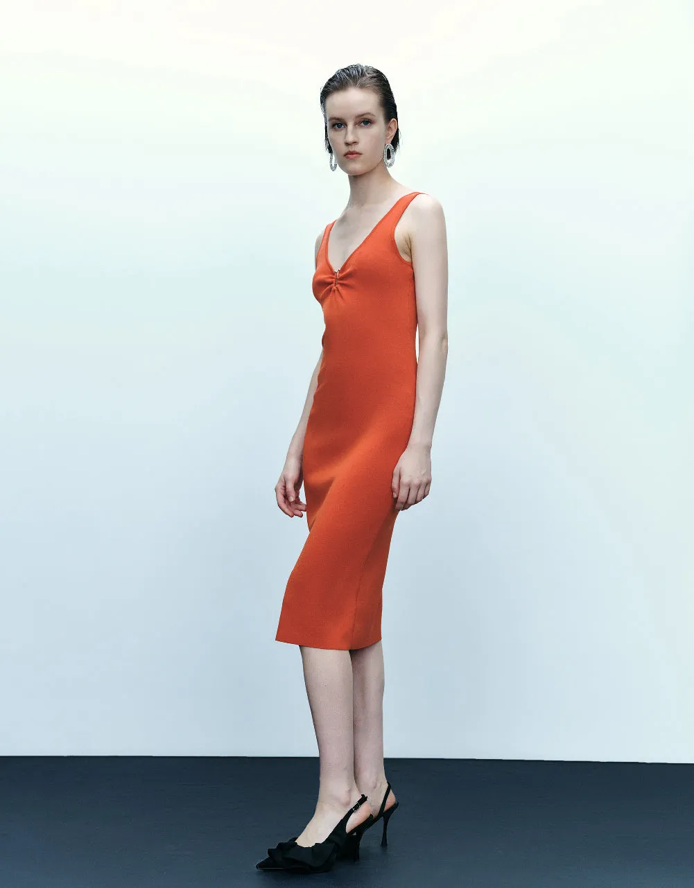 Sleeveless V-Neck Knitted Dress sold by Urban Revivo product image thumbnail 3