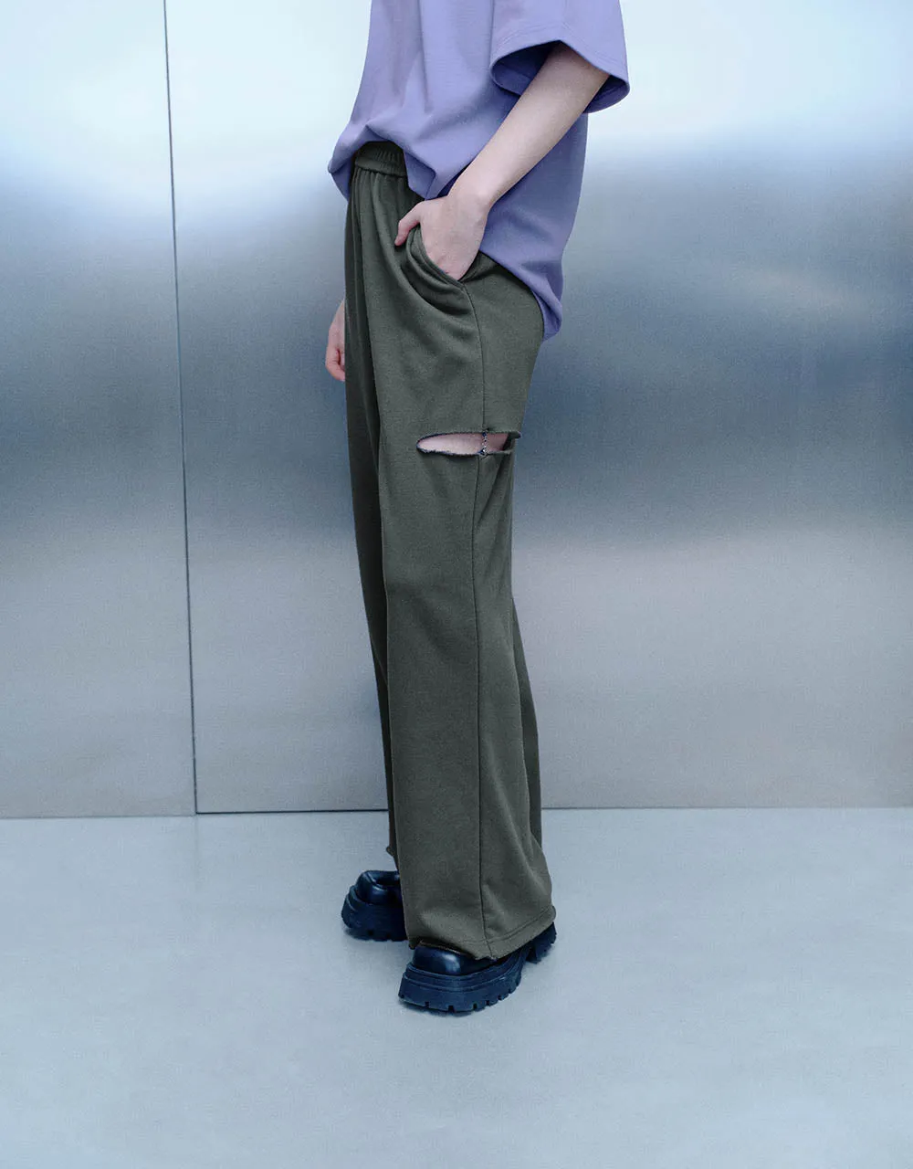 Elastic Waist Knitted Straight Pants sold by Urban Revivo product image thumbnail 4