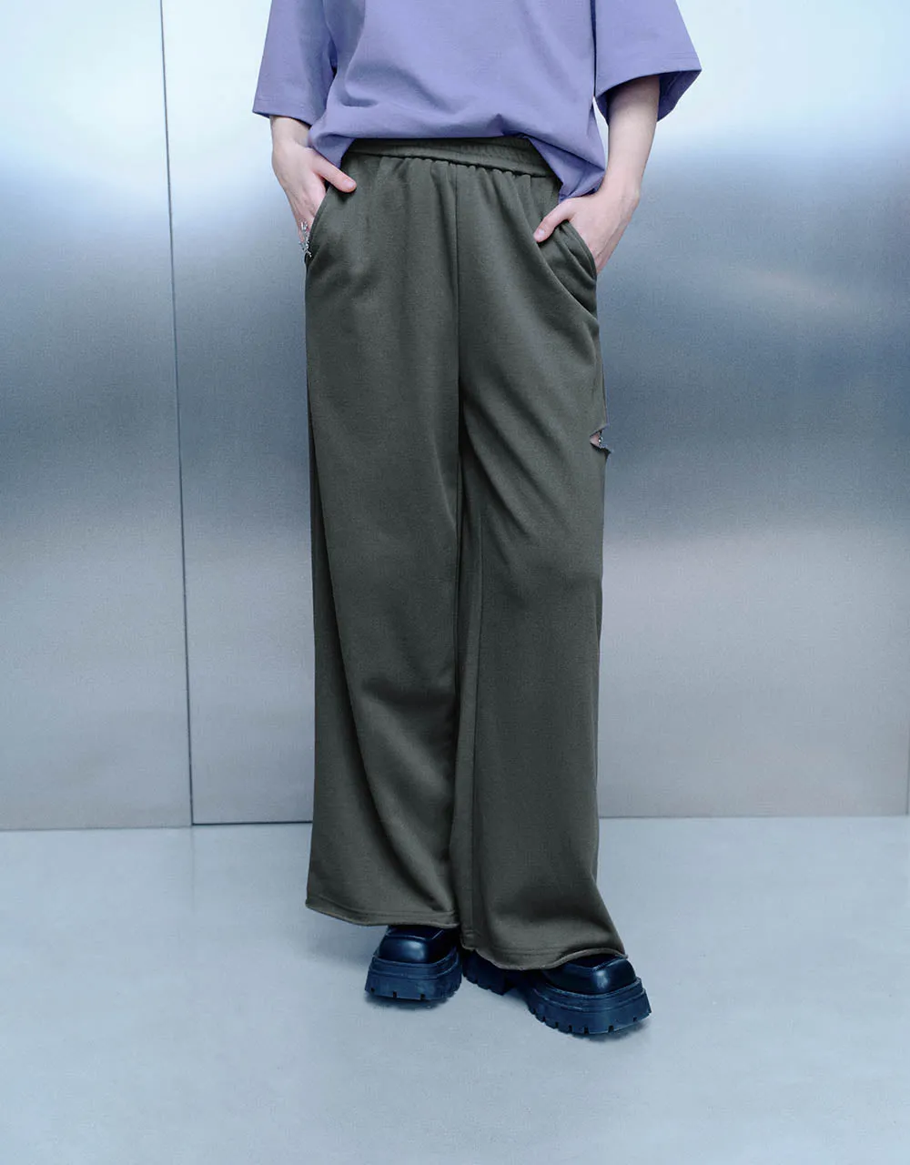 Elastic Waist Knitted Straight Pants sold by Urban Revivo product image thumbnail 2