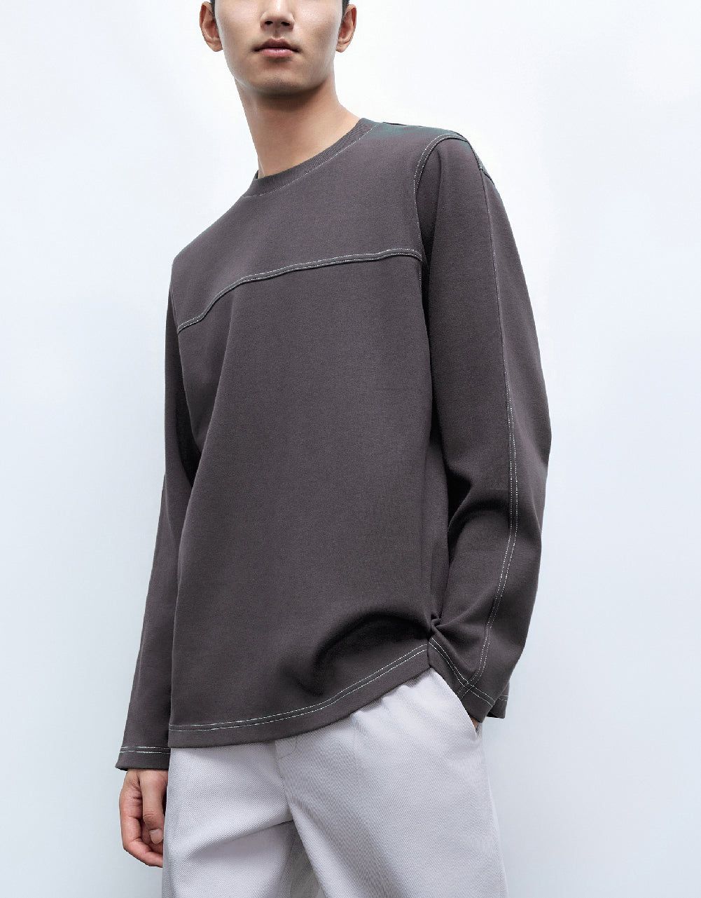 Straight Crew Neck Sweatshirt sold by Urban Revivo product image thumbnail 3