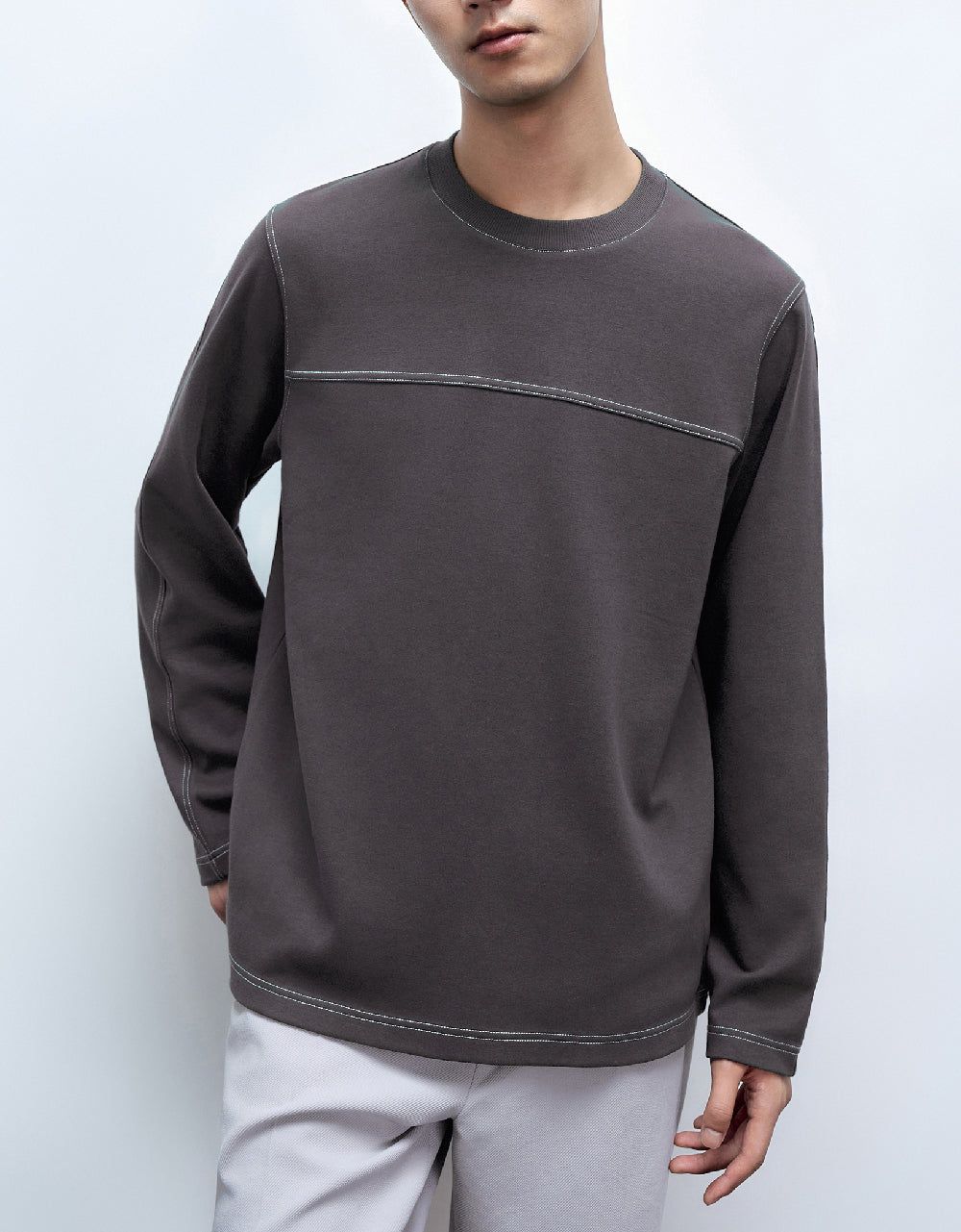 Straight Crew Neck Sweatshirt sold by Urban Revivo product image thumbnail 2