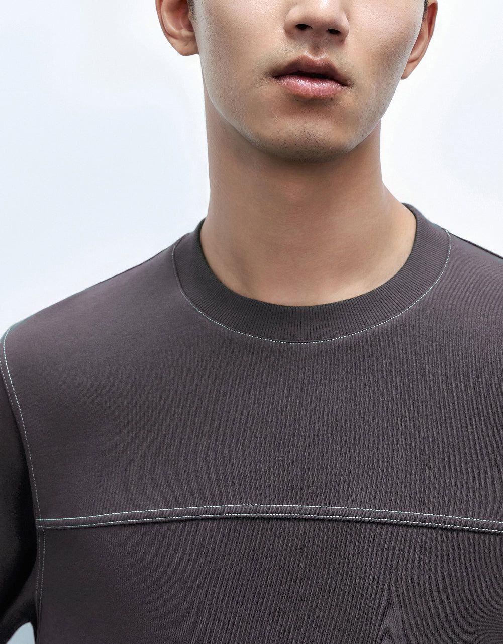 Straight Crew Neck Sweatshirt sold by Urban Revivo product image thumbnail 5