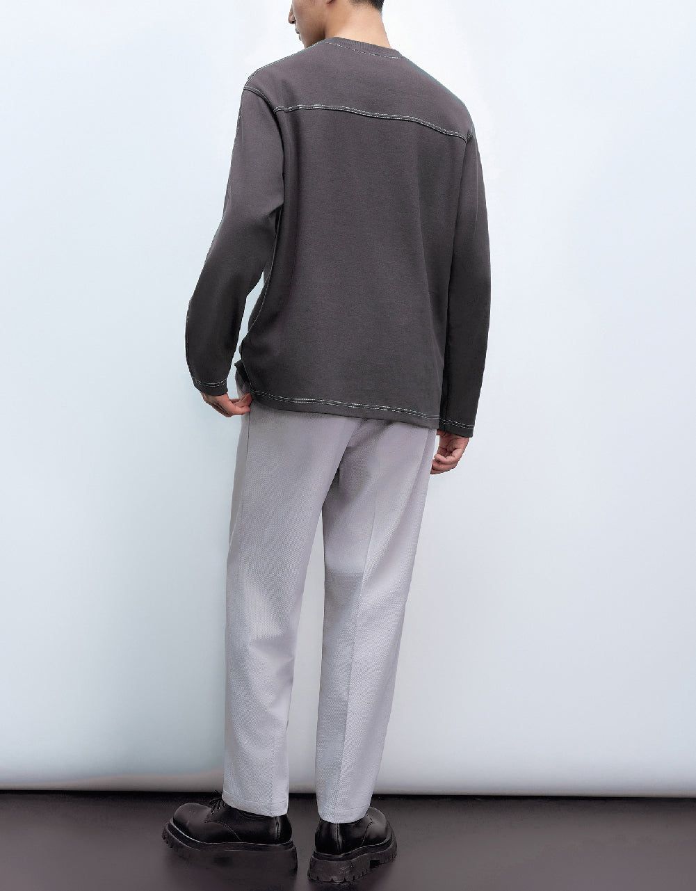 Straight Crew Neck Sweatshirt sold by Urban Revivo product image thumbnail 4