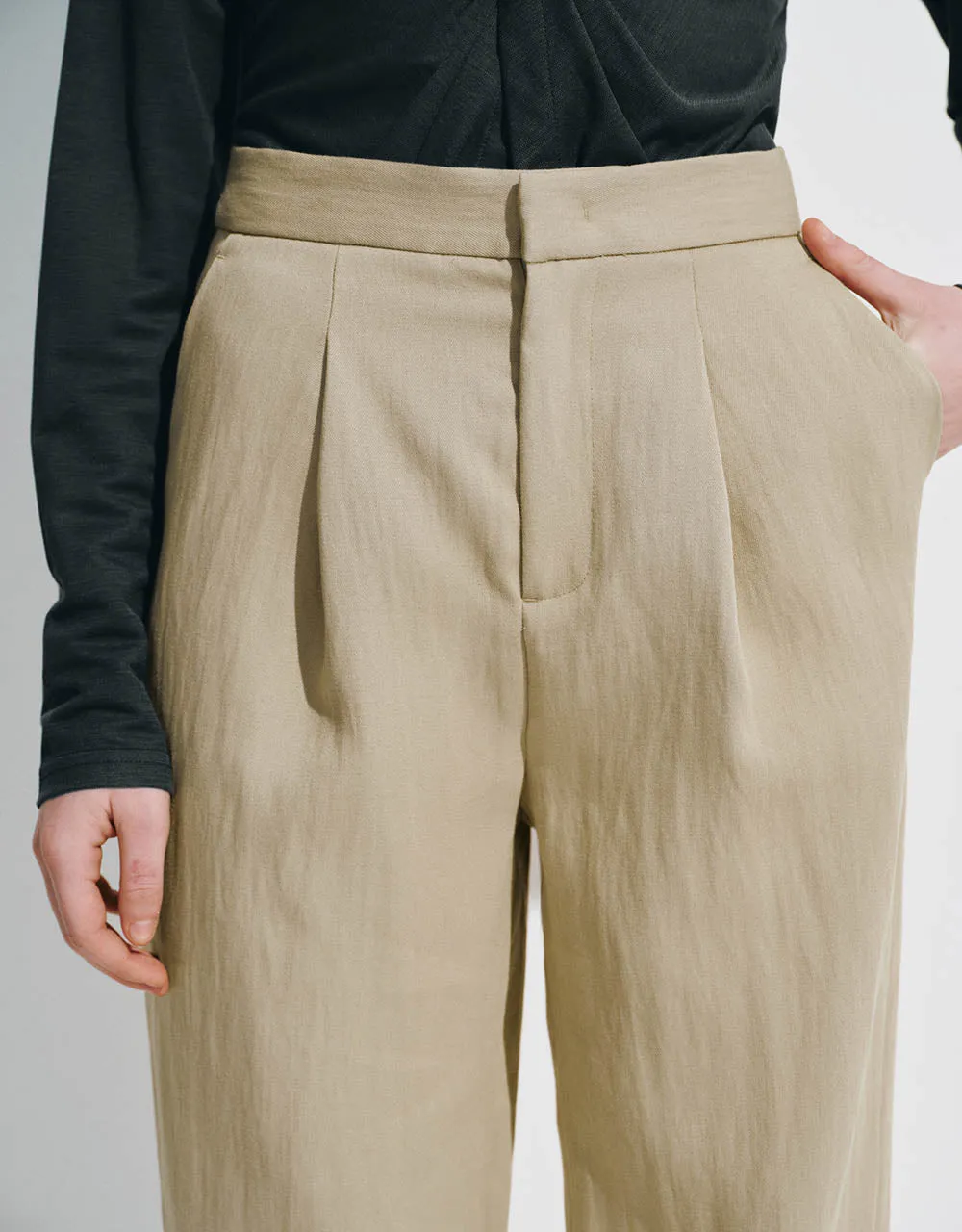 Cropped Carrot Fit Pants sold by Urban Revivo product image thumbnail 5