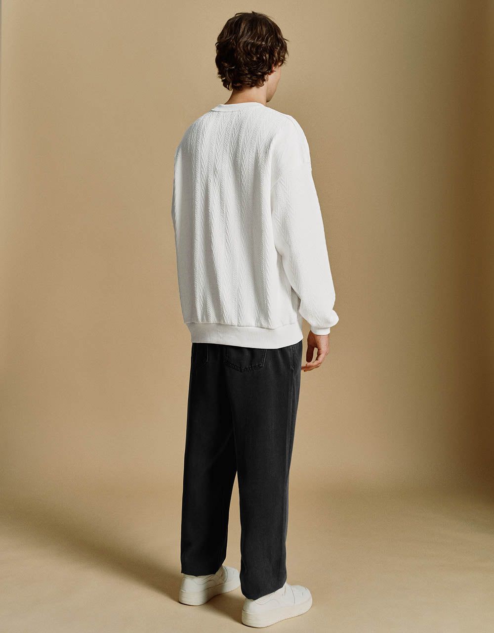 Drop Shoulder Sleeve Crew Neck Sweatshirt sold by Urban Revivo product image thumbnail 4