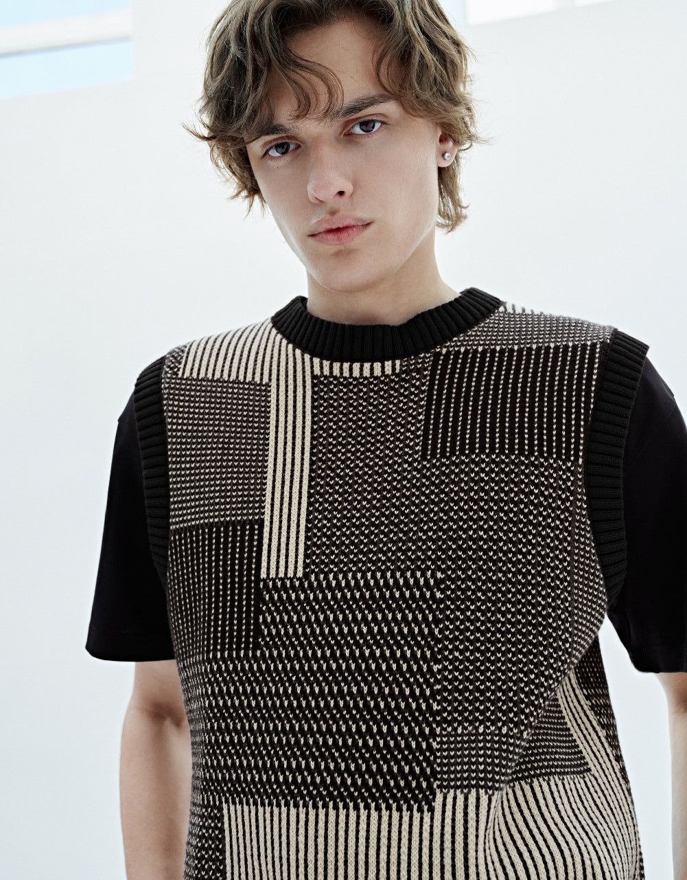 Crew Neck Knitted Vest sold by Urban Revivo product image thumbnail 5